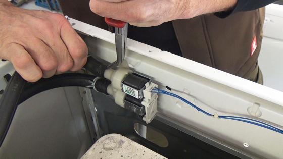 Waschmaschine spült nicht ein - Magnetventile wechseln (Bauknecht)
