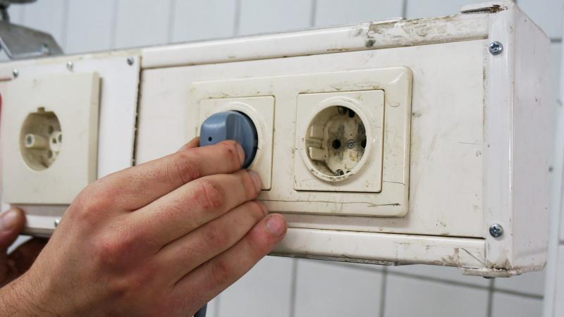 Gerät stromfrei schalten Gerät stromfrei schalten