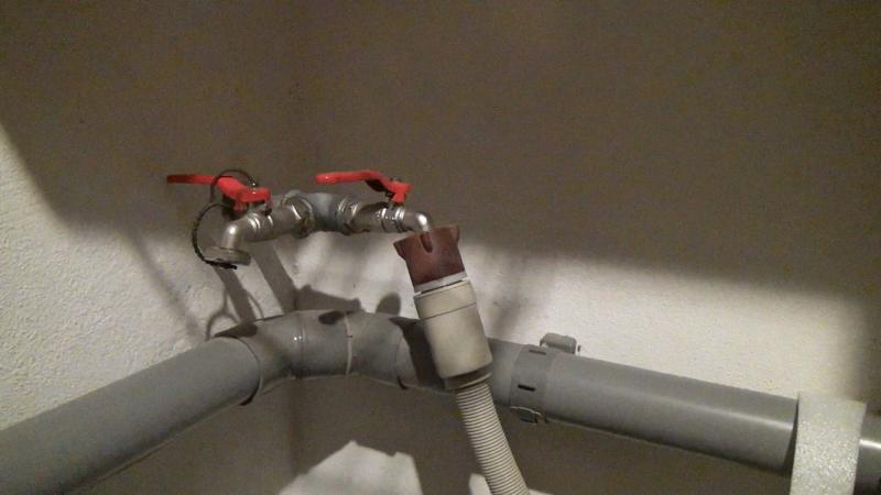 Waschmaschine vom Wasseranschluss abschließen