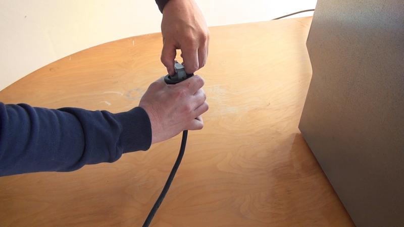 Gerät vom Stromanschluss abschließen Gerät vom Stromanschluss abschließen