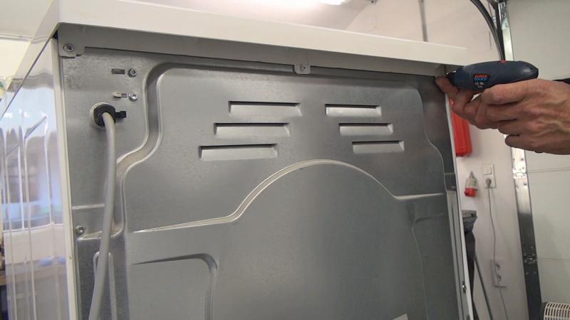 Gehäusedeckel aufschrauben Gehäusedeckel aufschrauben