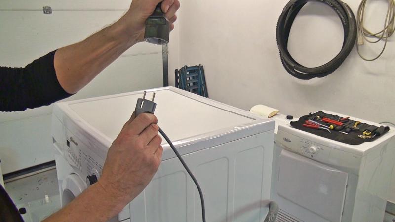Waschmaschine vom Stromnetz trennen Waschmaschine vom Stromnetz trennen