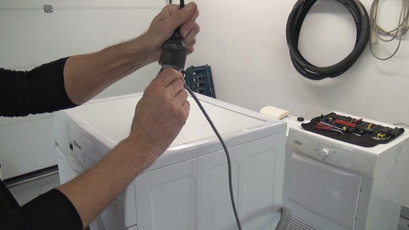 Waschmaschine vom Stromnetz abschließen