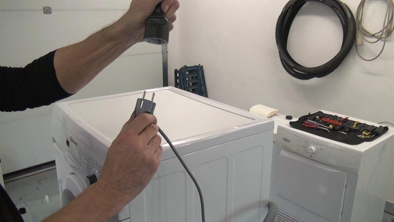 Waschmaschine vom Stromnetz trennen
