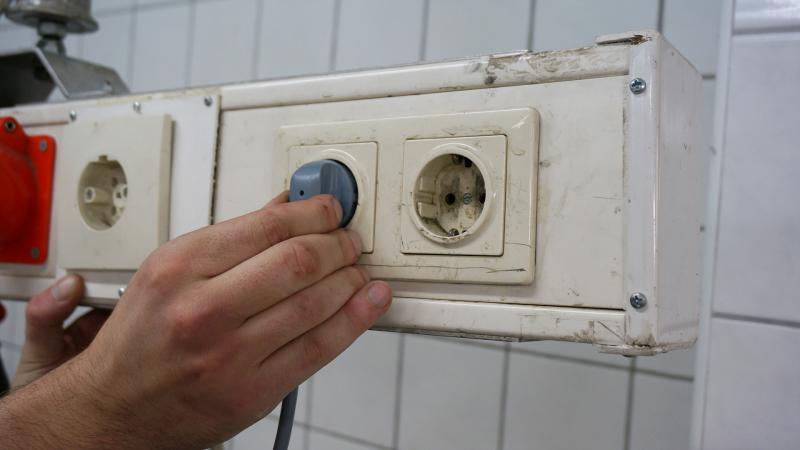 Waschmaschine vom Stromnetz trennen