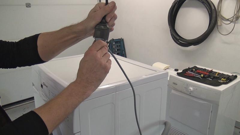 Waschmaschine vom Stromanschluss trennen