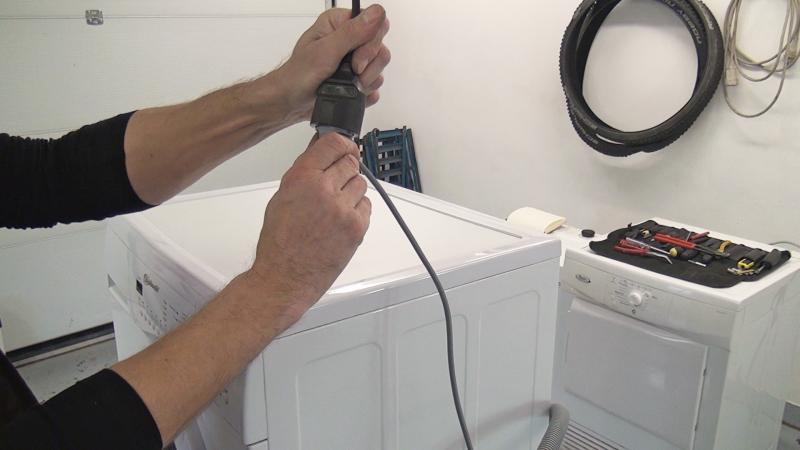 Waschmaschine vom Stromnetz trennen Waschmaschine vom Stromnetz trennen