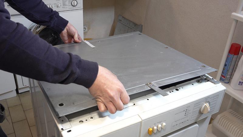 Gerätedeckel abheben Gerätedeckel abheben