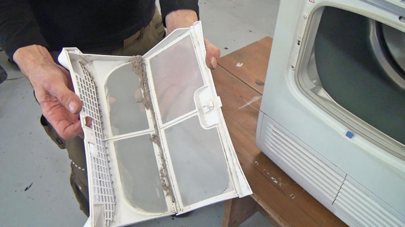 Flusensieb reinigen Flusensieb reinigen