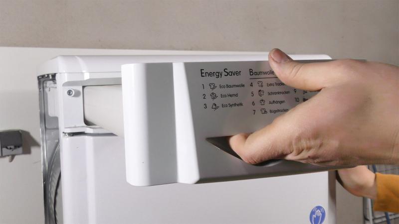 Wasserbehälter entfernen