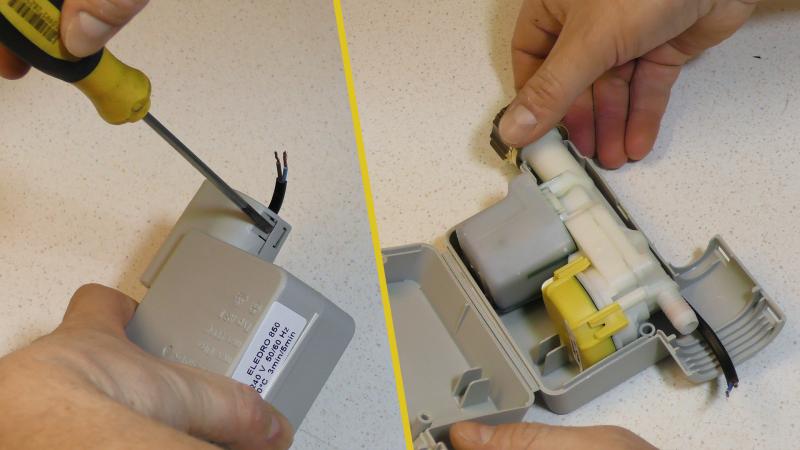 Neuen Aquastop öffnen und entnehmen Neuen Aquastop öffnen und entnehmen