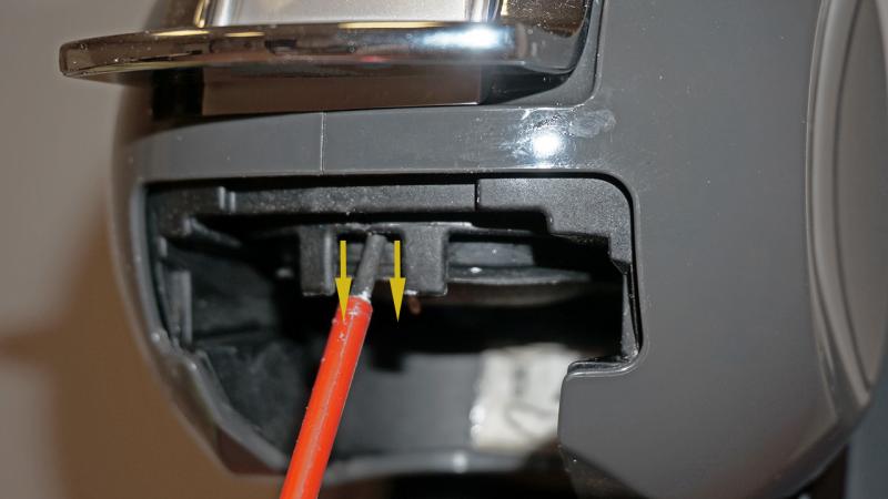 Verkalkte Diffusor Platte entfernen 2 Verkalkte Diffusor Platte entfernen 2