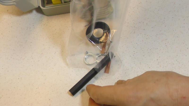 Zubehör des neuen Aquastops bereitlegen Zubehör des neuen Aquastops bereitlegen