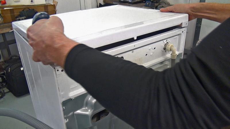 Gehäusedeckel abnehmen Gehäusedeckel abnehmen