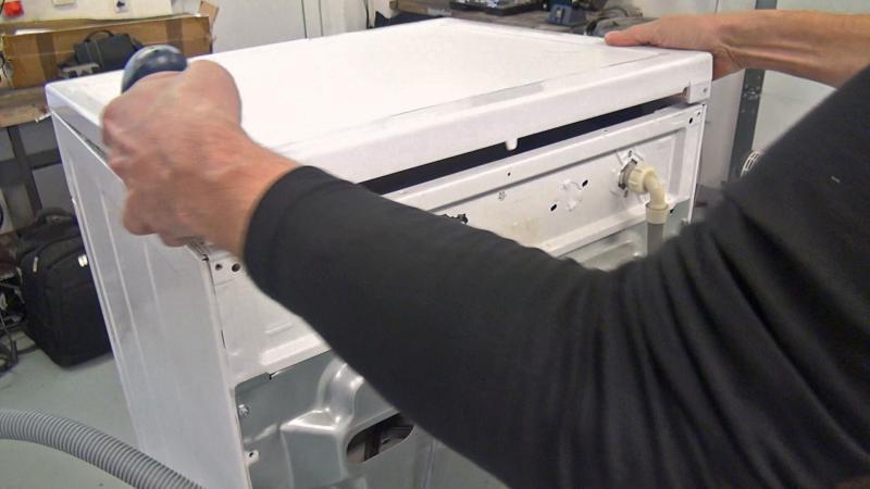 Gerätedeckel entfernen/abheben