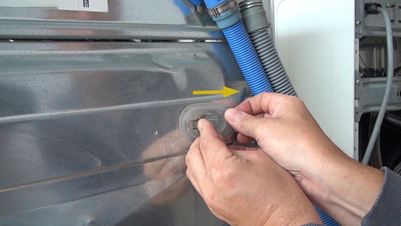 Blenden der Rückwand entfernen