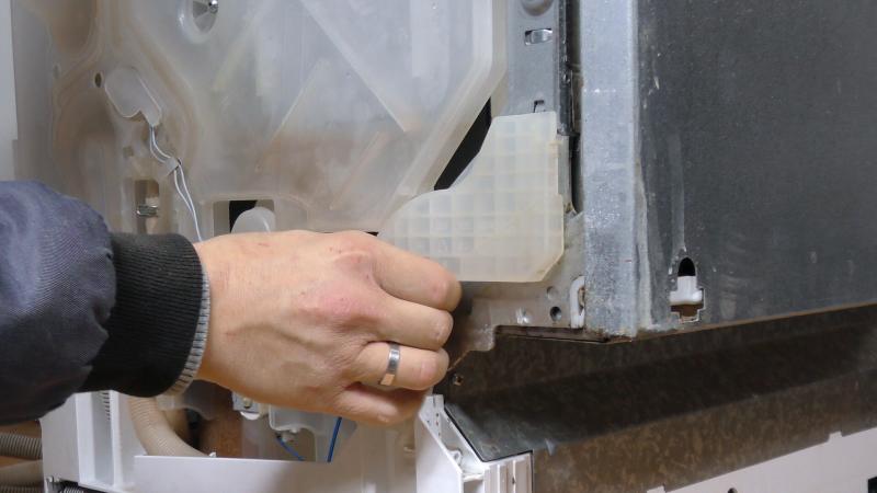 Seitlichen Abstandhalter herausklicken Seitlichen Abstandhalter herausklicken