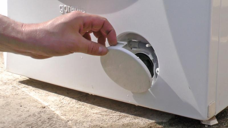 Flusensiebdeckel öffnen