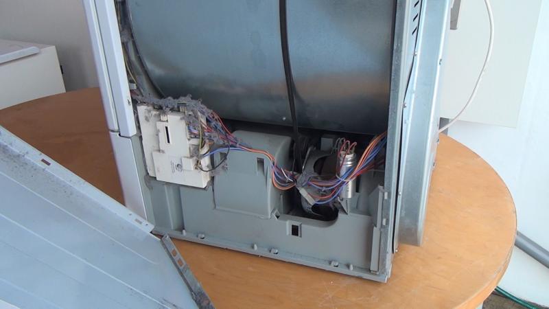 Rechten Seitendeckel abnehmen Rechten Seitendeckel abnehmen