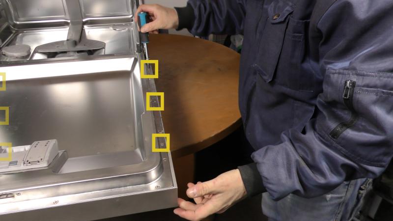 Geschirrspüler läuft vorne aus - Untere Türdichtung tauschen (Siemens /  Bosch / Neff)