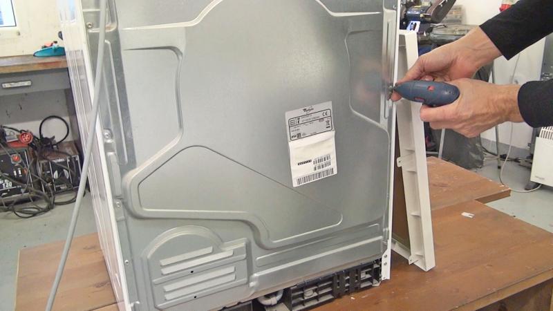 Hinteren Schrauben der Rückwand lösen