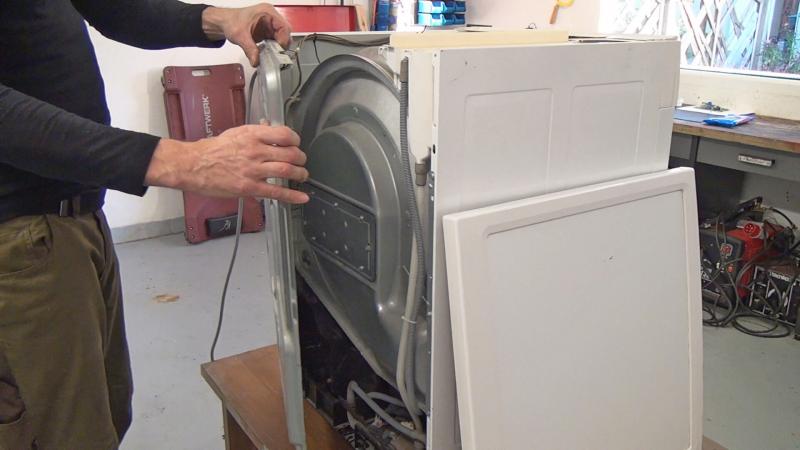 Gehäusewand vorsichtig wegheben Gehäusewand vorsichtig wegheben