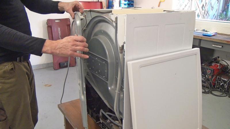 Gehäuseabdeckung entfernen