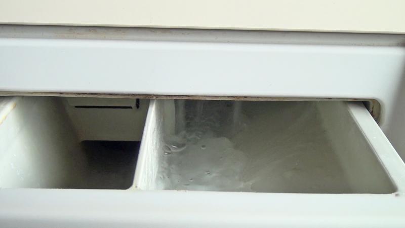 Wasser läuft ordnungsgemäß ein Wasser läuft ordnungsgemäß ein