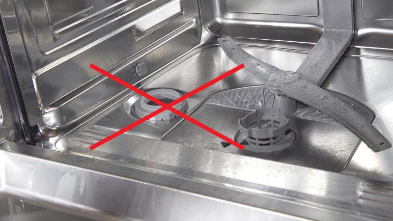 Salzbehälterdeckel der Spülmaschine darf nicht offen bleiben