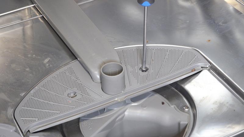 Schrauben der Wasserzuführung ausdrehen