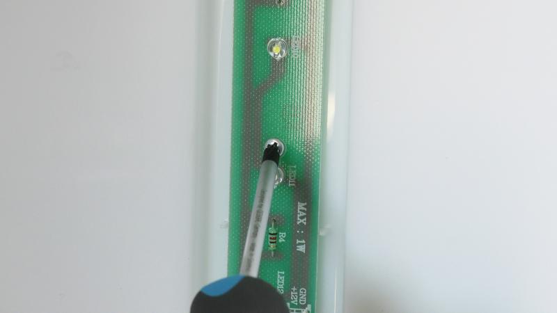 LED-Streifen abschrauben