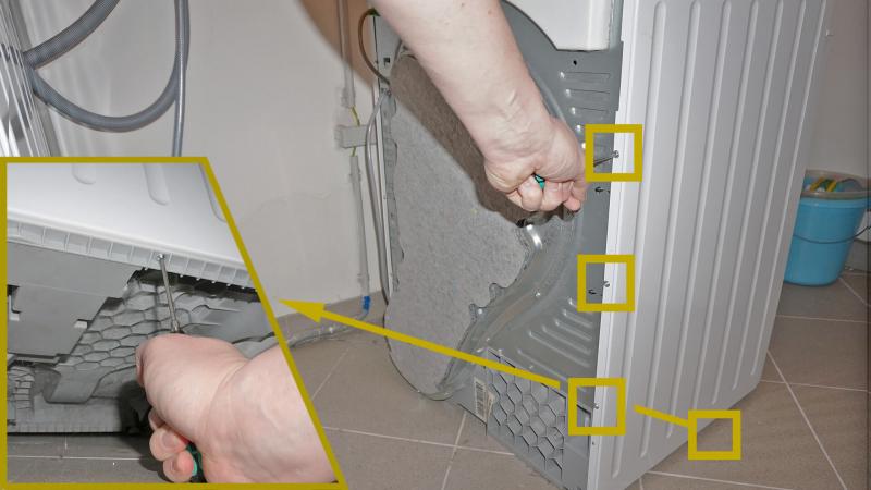 Seitendeckel hinten losschrauben Seitendeckel hinten losschrauben
