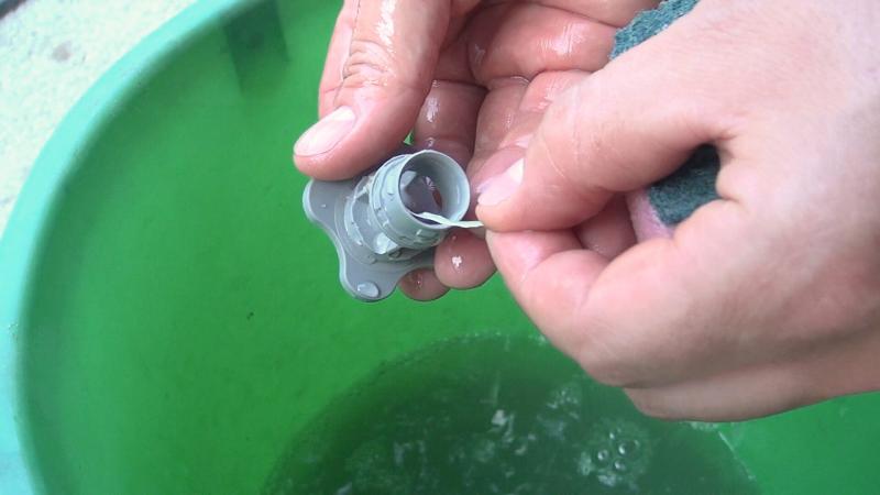 Aufnahme des Spülarms reinigen Aufnahme des Spülarms reinigen