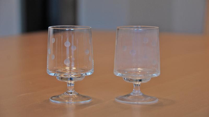 Vermeintlicher Kalkbelag in Wirklichkeit Mikrorisse im Glas