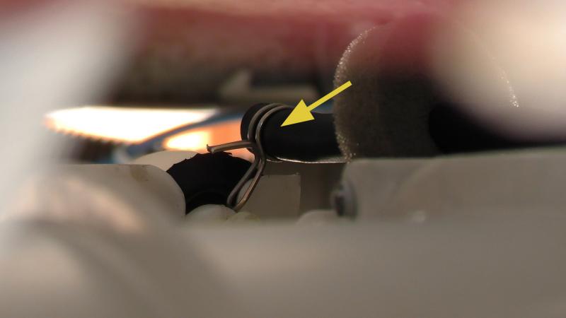 Anschluss Schlauch von der Luftfalle abstecken