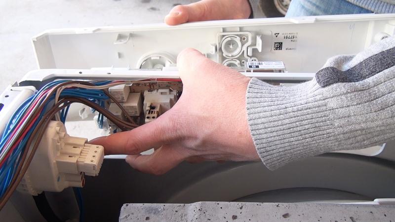 Bedienblende abnehmen Bedienblende abnehmen