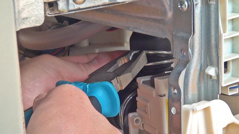 Schlauchklemme lösen Schlauchklemme lösen