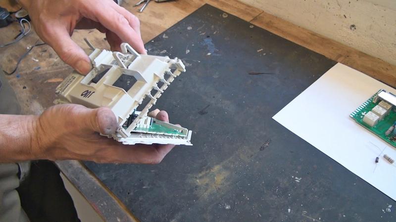 Gehäuse der Elektronik öffnen Gehäuse der Elektronik öffnen