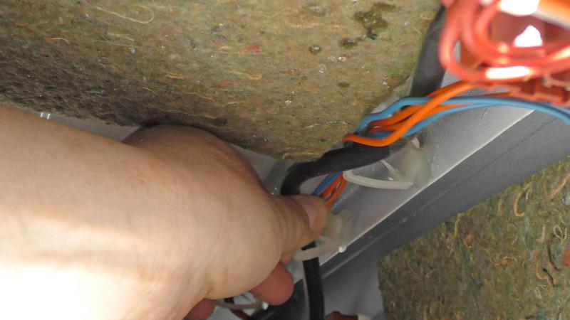 Anschluss Schlauch ausfädeln