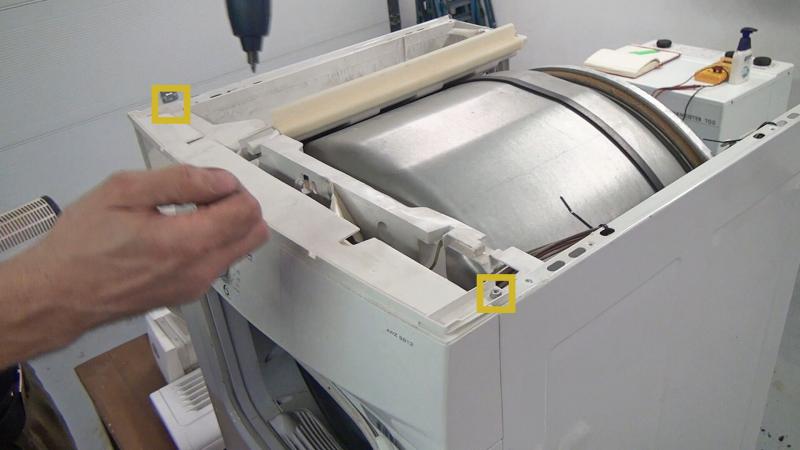 Schrauben des Bedienelements entfernen