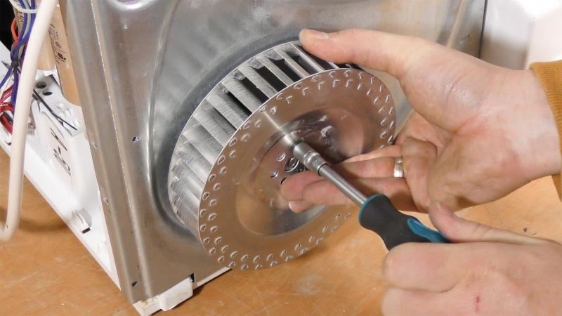 Lüfterrad abschrauben