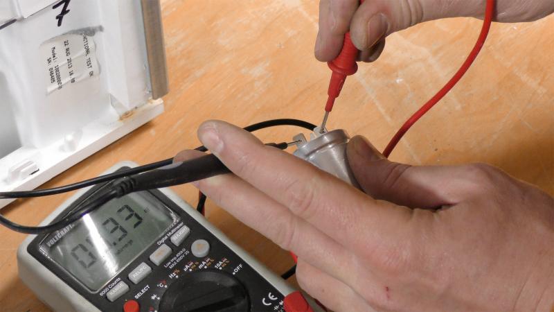 Neuer Motorkondensator im Vergleich