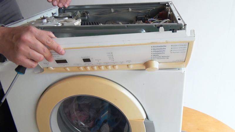 Bedientafel entfernen