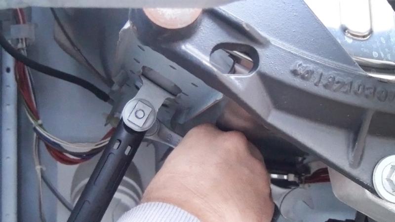 Stoßdämpfer mit dem Bottich verschrauben Stoßdämpfer mit dem Bottich verschrauben