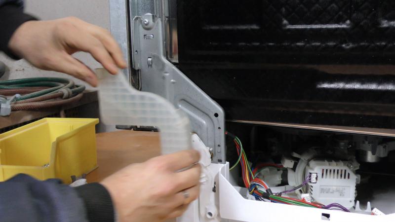 Seitlichen Abstandhalter einklicken Seitlichen Abstandhalter einklicken