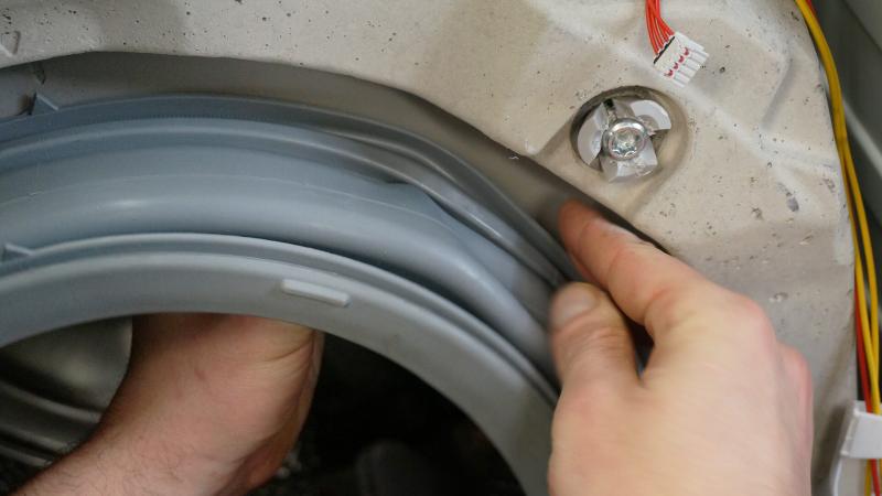 Türmanschette rechts überstülpen