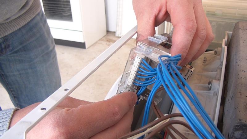 Seitlichen Kabel abstecken Seitlichen Kabel abstecken