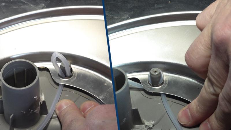 Dichtung vorsichtig um den Zapfen legen