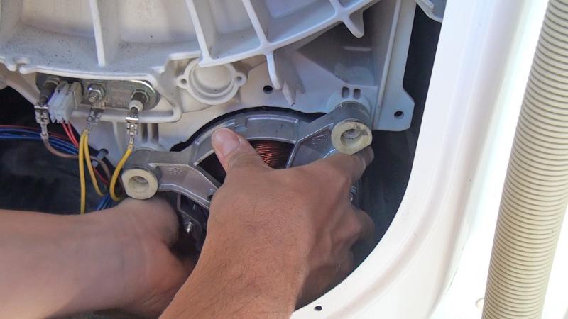 Motor wieder einsetzen Motor wieder einsetzen