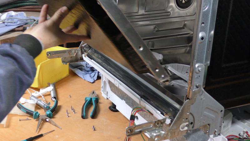 Spülmaschine untere Türdichtung wechseln-Tür entfernen Spülmaschine untere Türdichtung wechseln-Tür entfernen